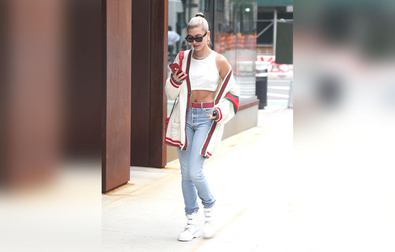 Hailey baldwin crop top abs jeans 3