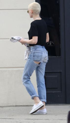 [PICS] Kristen Stewart Wardrobe Malfunction Butt Exposed