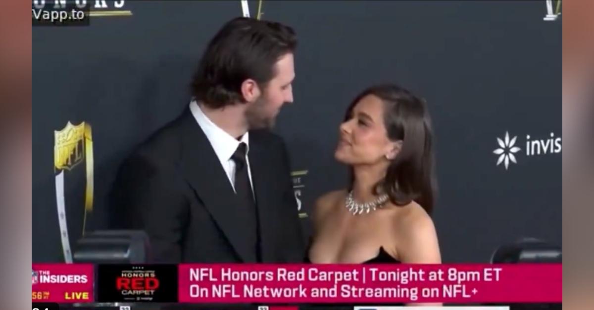 hailee steinfeld tears up fiancee josh allen credits his success nfl honors watch