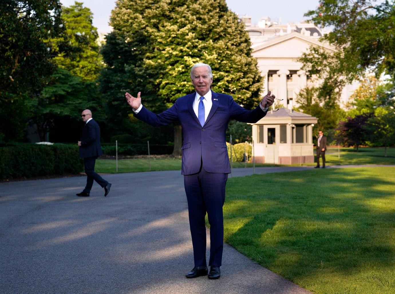 president joe biden bumps head helicopter doorframe after tripping onstage