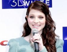 2010__04__Michelle_Trachtenberg_April6_main 225×174.jpg