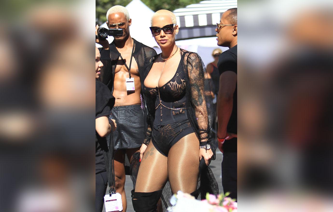 FFN_MUG_Amber_Rose_100116_52191512