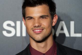 Taylor lautner nov2nea.jpg