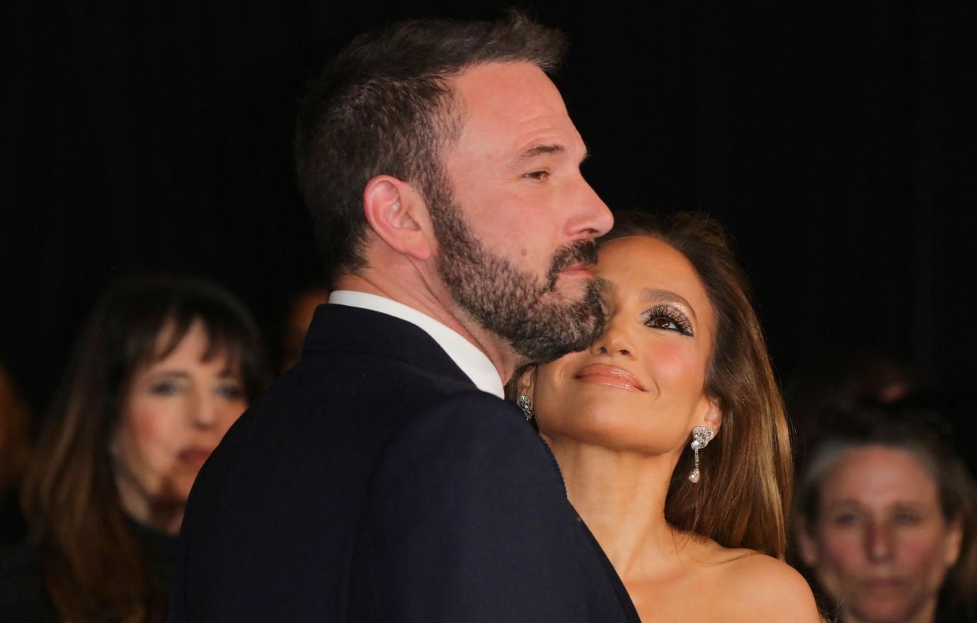 ben affleck ringless jennifer lopez necklace own name divorce rumors