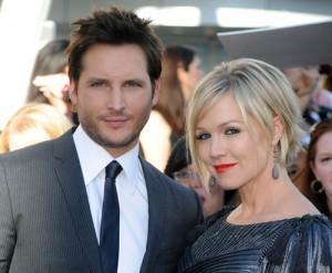 2010__10__Peter_Facinelli_Jennie_Garth_Oct11news 300×247.jpg