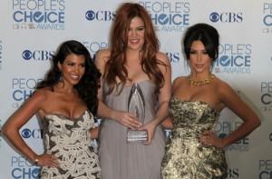 2011__01__Kourtney_Kardashian_Khloe_Kardashian_Kim_Kardashian_Jan10newsnea 300×197.jpg