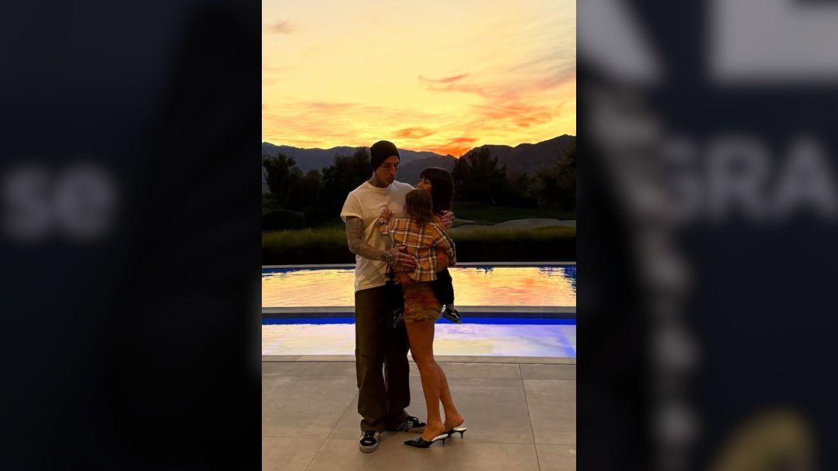 image of Kourtney kardashian and travis barker 