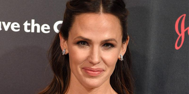 Jennifer Garner Wardrobe malfunction church