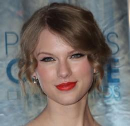 2011__01__taylor_swift_jan27a 259×300.jpg