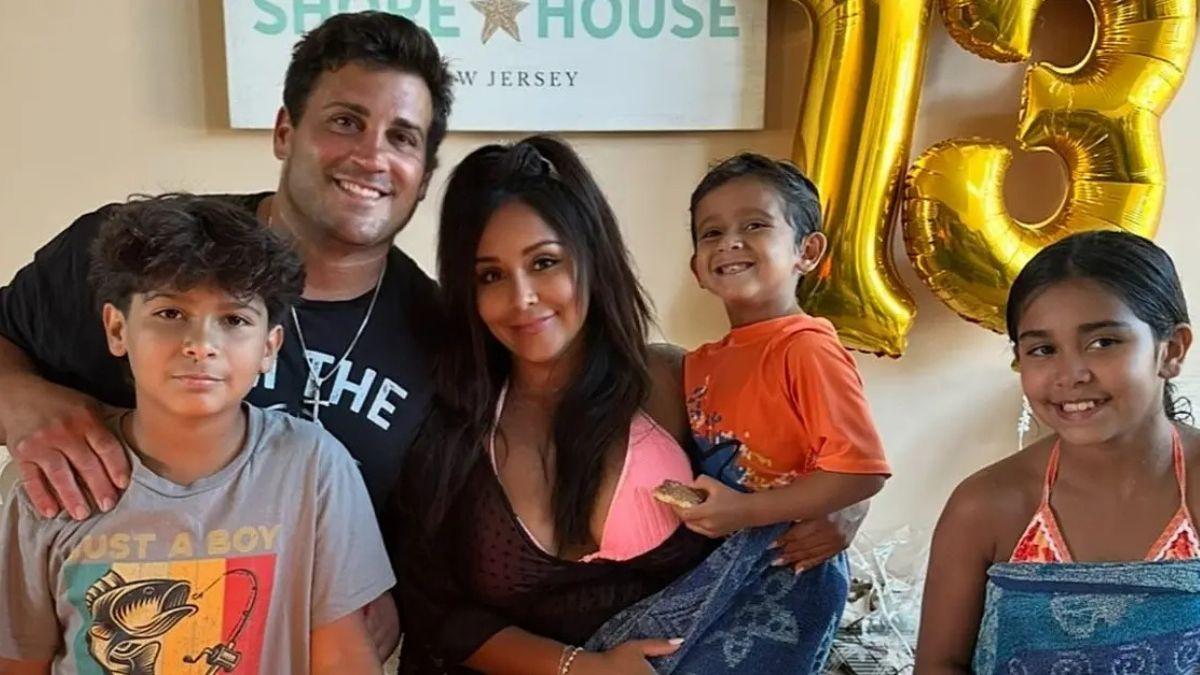 Image of Nicole 'Snooki' Polizzi shares three kids with Jionni LaValle.