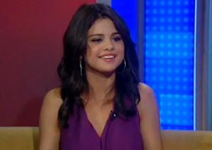 2011__06__Selena_Gomez_June29newsnea 300×212.jpg