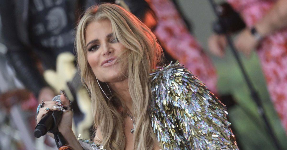 image of An insider claimed Jessica Simpson peed during her set.