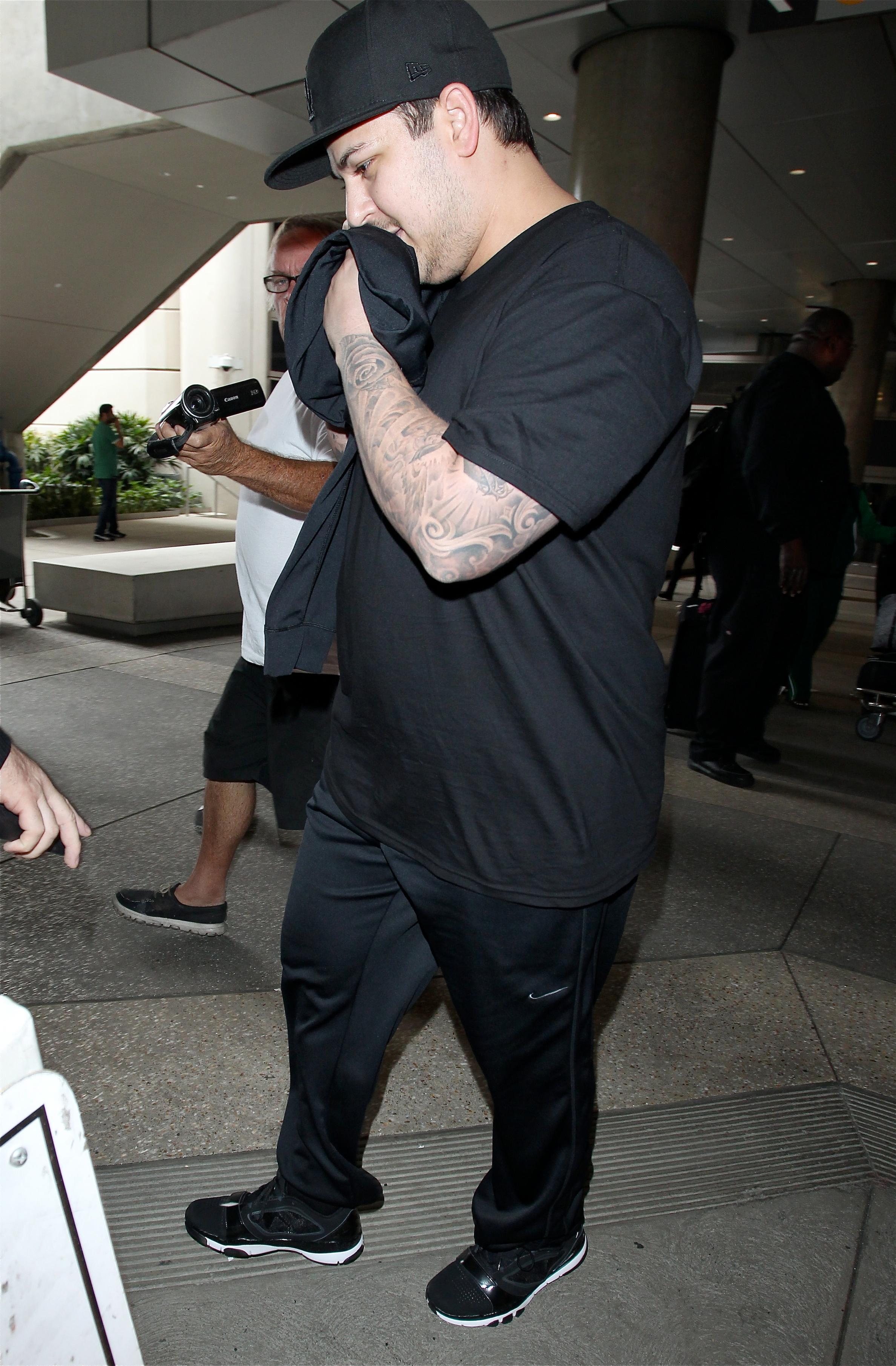 Rob Kardashian spotted arriving in LAX