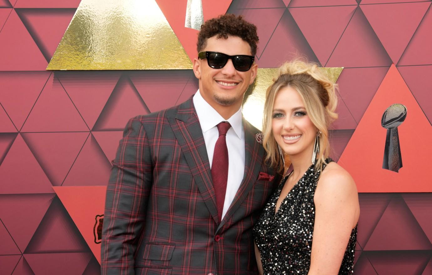 brittany mahomes slammed tiktok rude restaurant staff