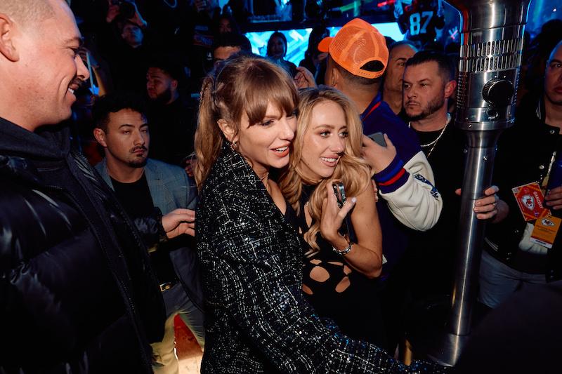 taylor swift travis kelce party am