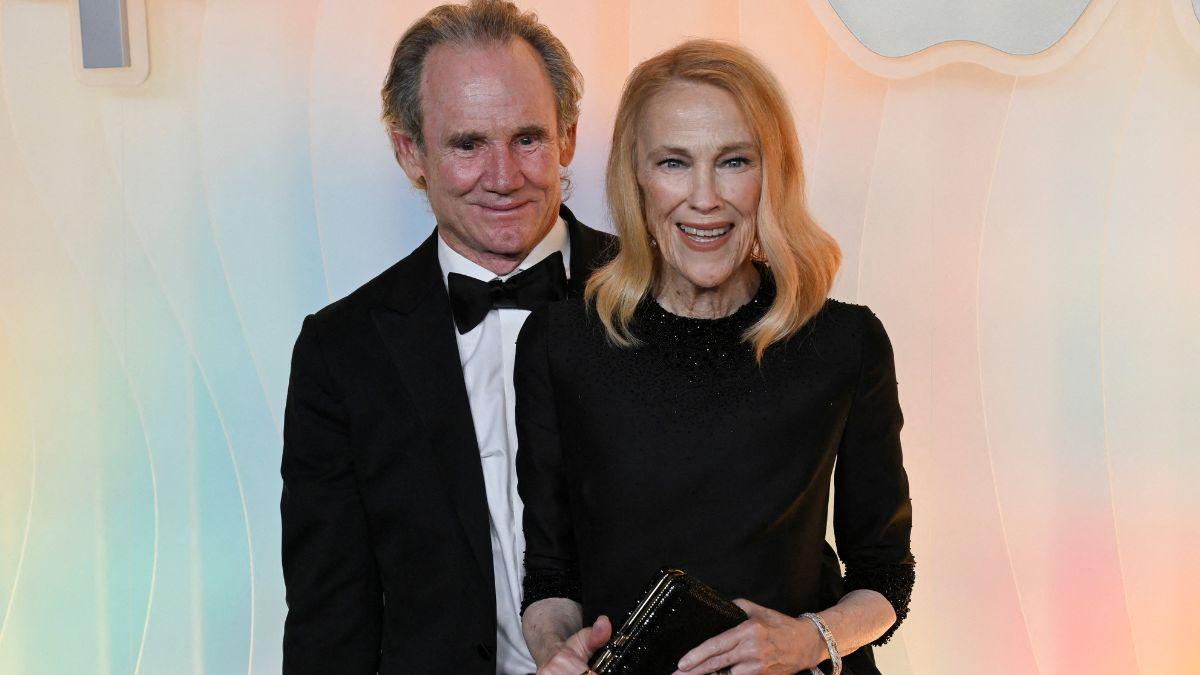 image of Catherine o'hara and husband 