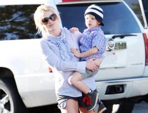 2010__11__436_Spears_Britney_Nov15a 300×228.jpg