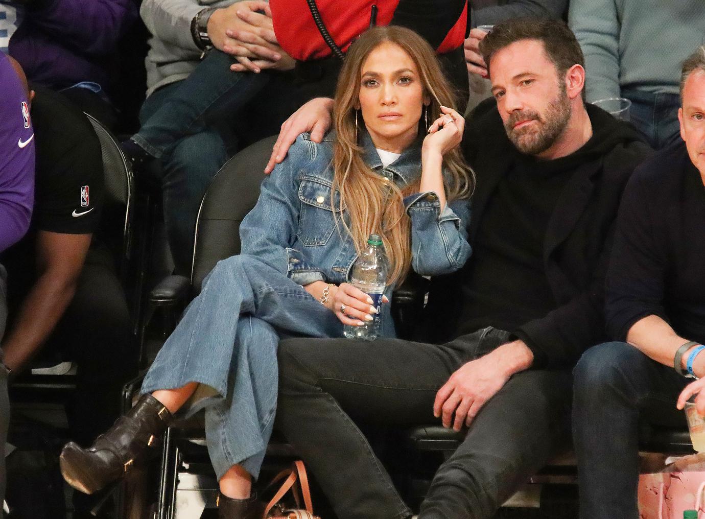 ben affleck cant stand rumors emasculated girlfriend jennifer lopez ok