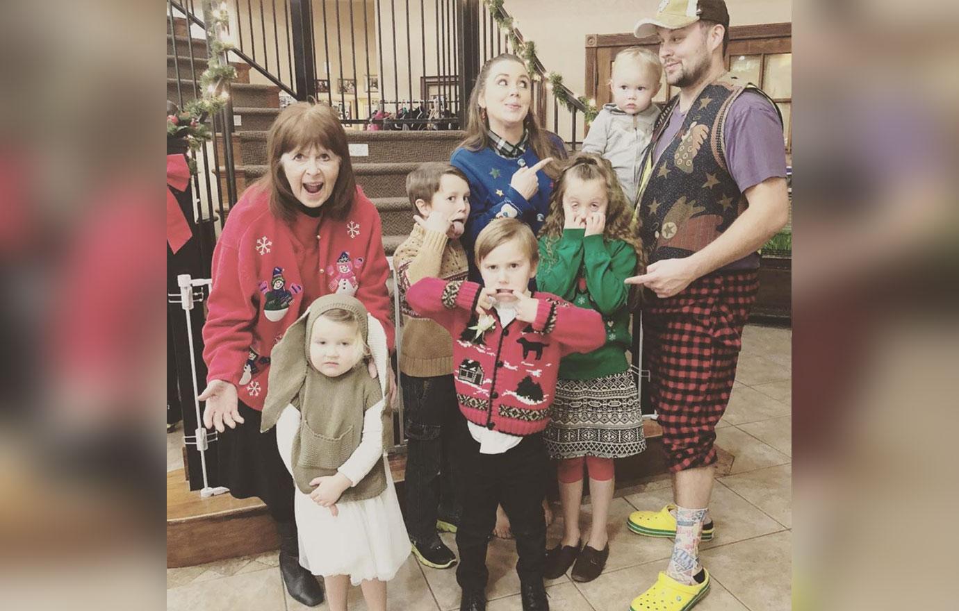 Anna And Josh Duggar With Their Kids Baby Girl