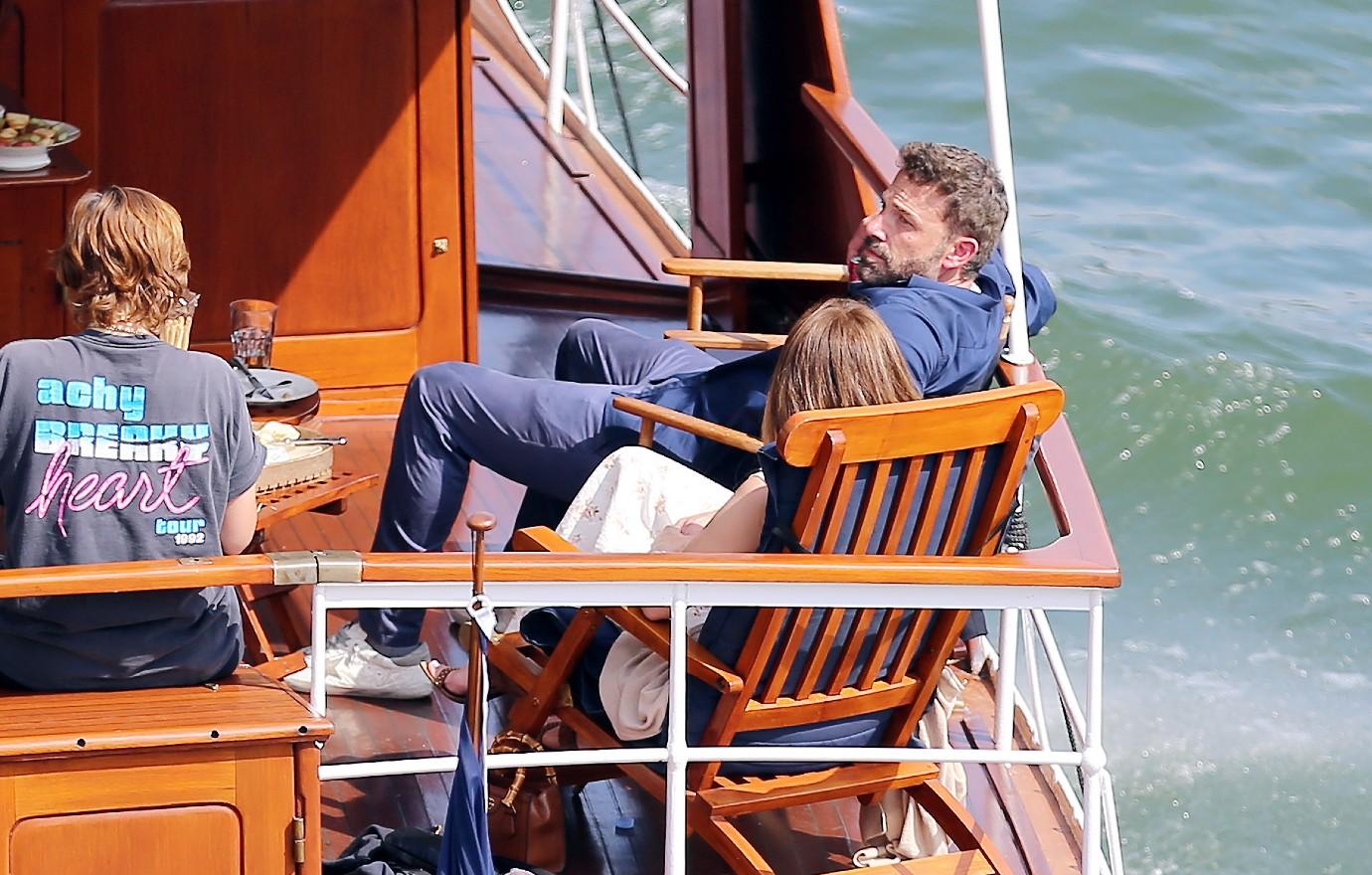 ben affleck snoozes on boat after jennifer lopez wedding