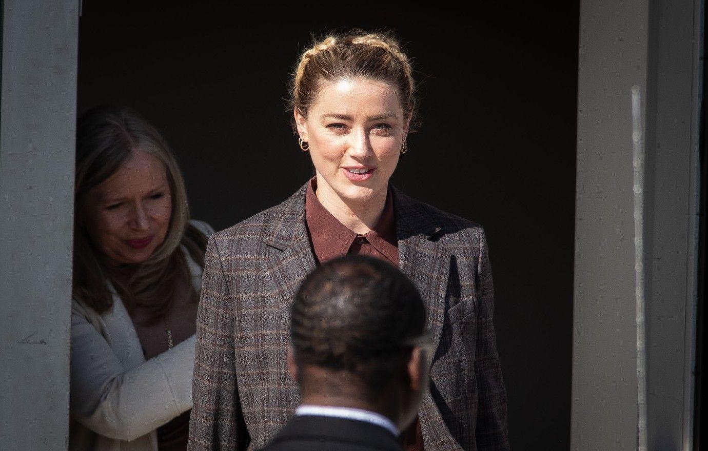 amber heard lawyer warns jury message