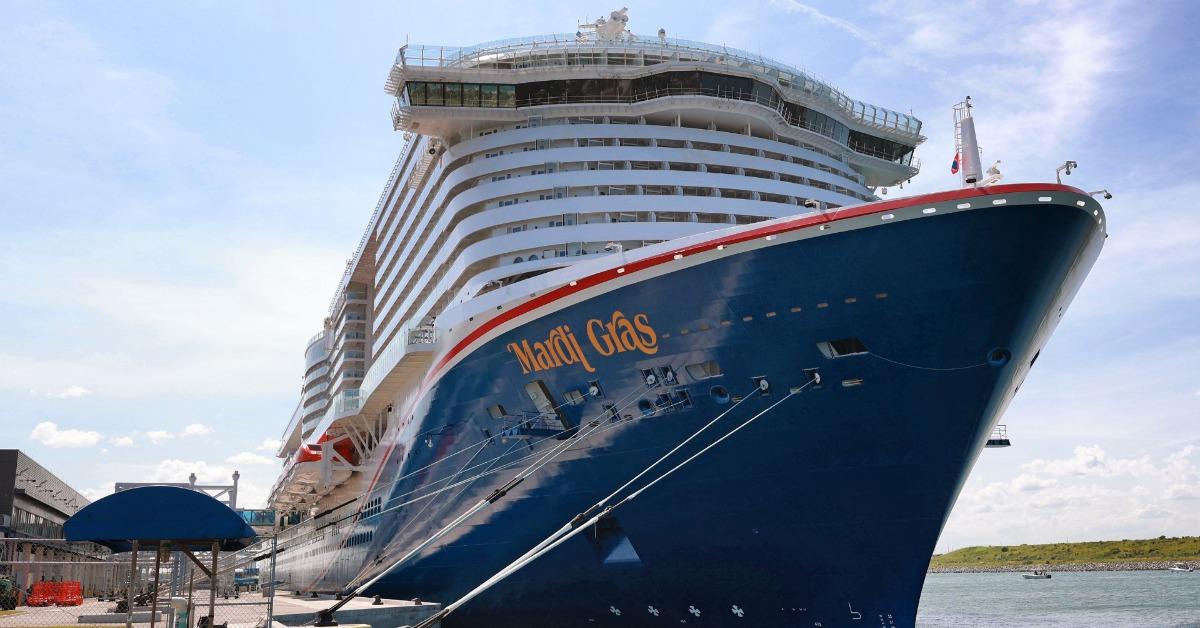 man missing jumped overboard carnival cruise ship