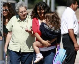 2010__09__Salma_Hayek_Sept28_27m 300×244.jpg