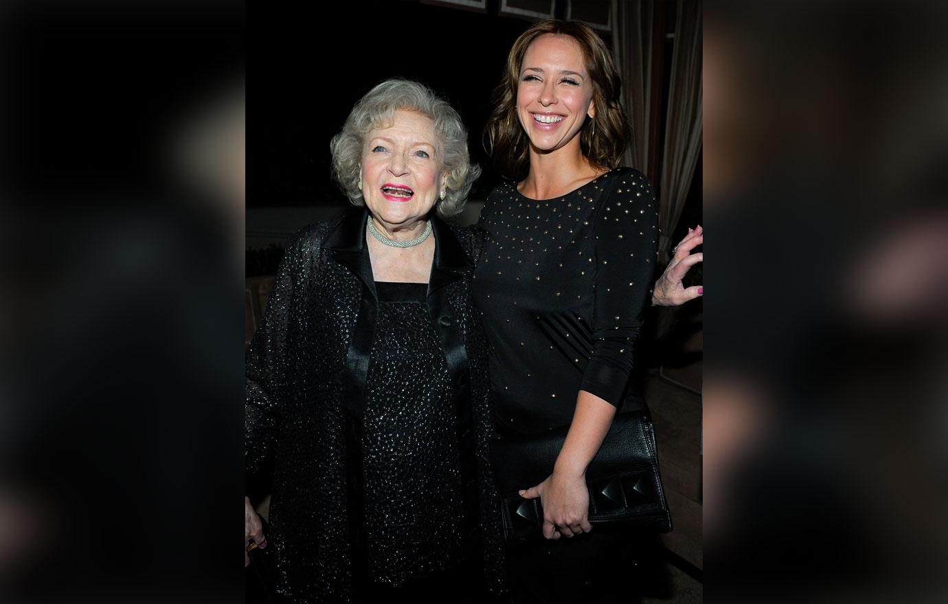 Jennifer love hewitt wild night out betty white 5