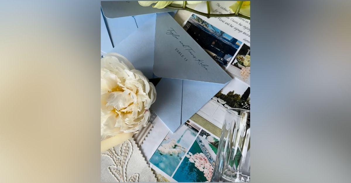 tayvis wedding invite table