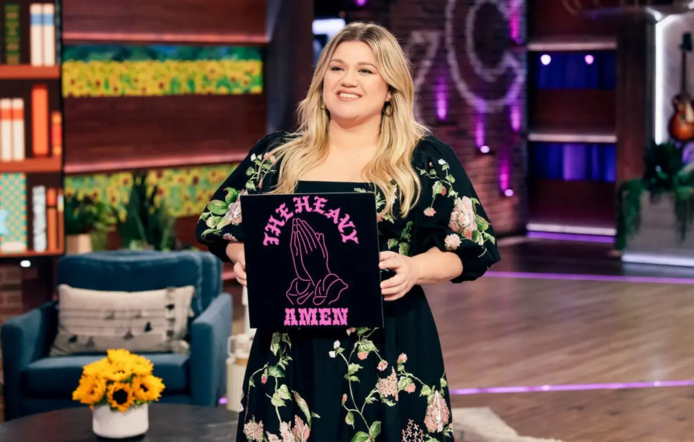Kelly Clarkson Didn't Think It Was A Good Idea To Move Talk Show To NYC(02)