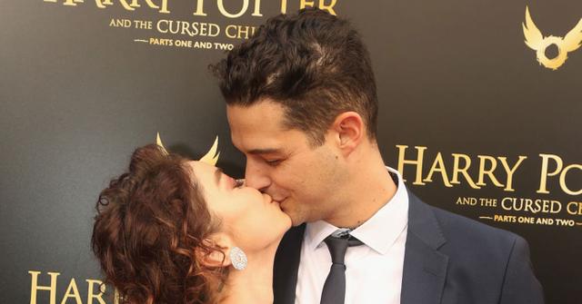 Sarah Hyland And Wells Adams Kiss Engaged