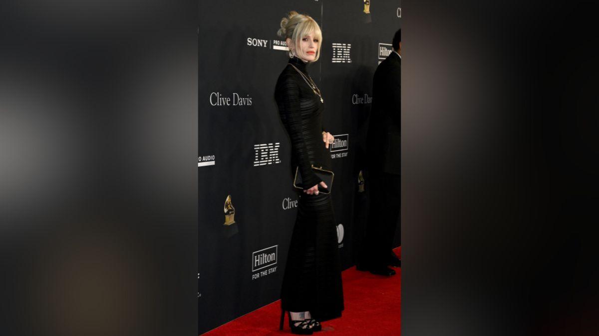 Image of Kelly Osbourne reportedly lost weight since her father passed away.