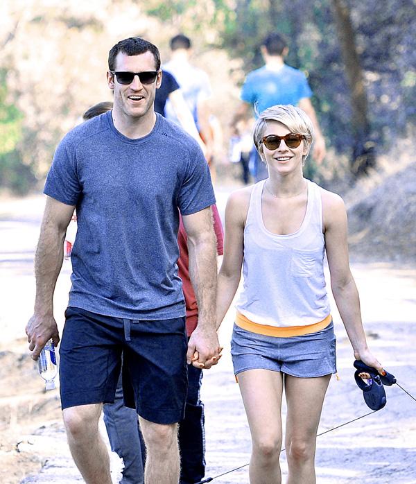 Julianne Hough Admits She S ‘really Bad At Phone Sex With Fiancé Brooks Laich