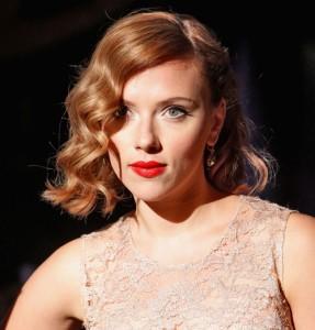 2011__09__Scarlett Johansson Sept26newsbt 287&#215;300.jpg