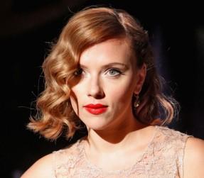 2011__09__Scarlett Johansson Sept26newsbt 287×300.jpg