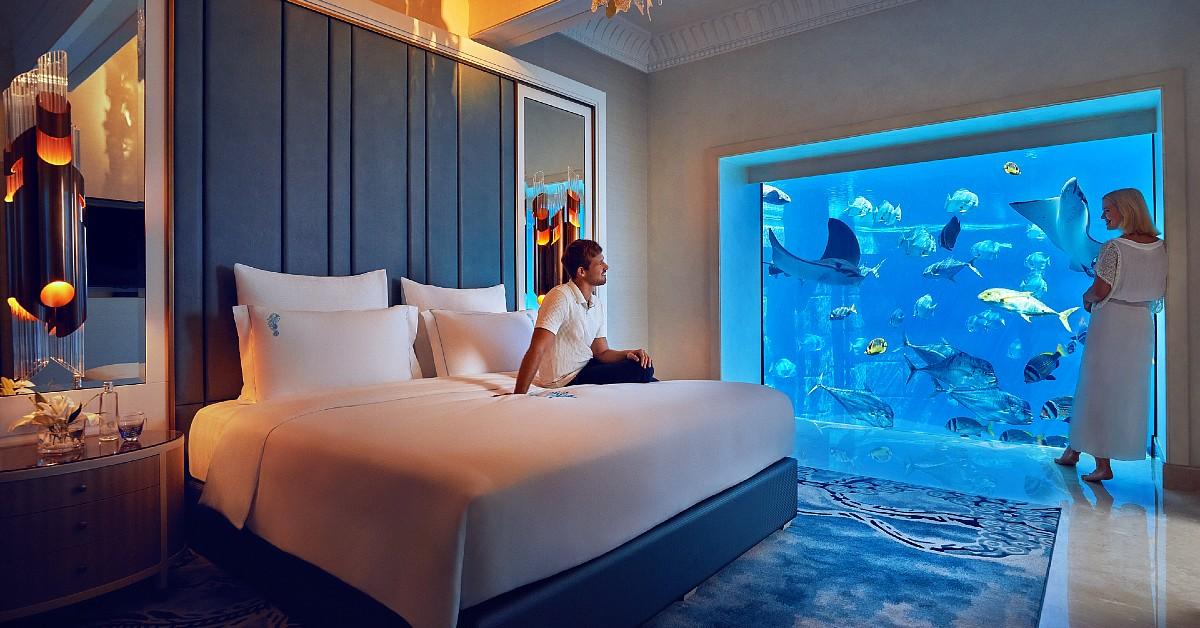 atlantis phyrmssigunderwatersuitelifestylebedroomcouple mr