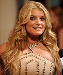 2010__08__Jessica_Simpson_Aug9news 210×300.jpg
