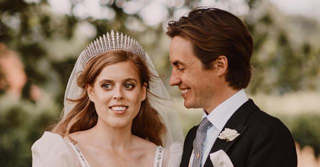 princess beatrice pregnant first child edoardo mapelli mozzi