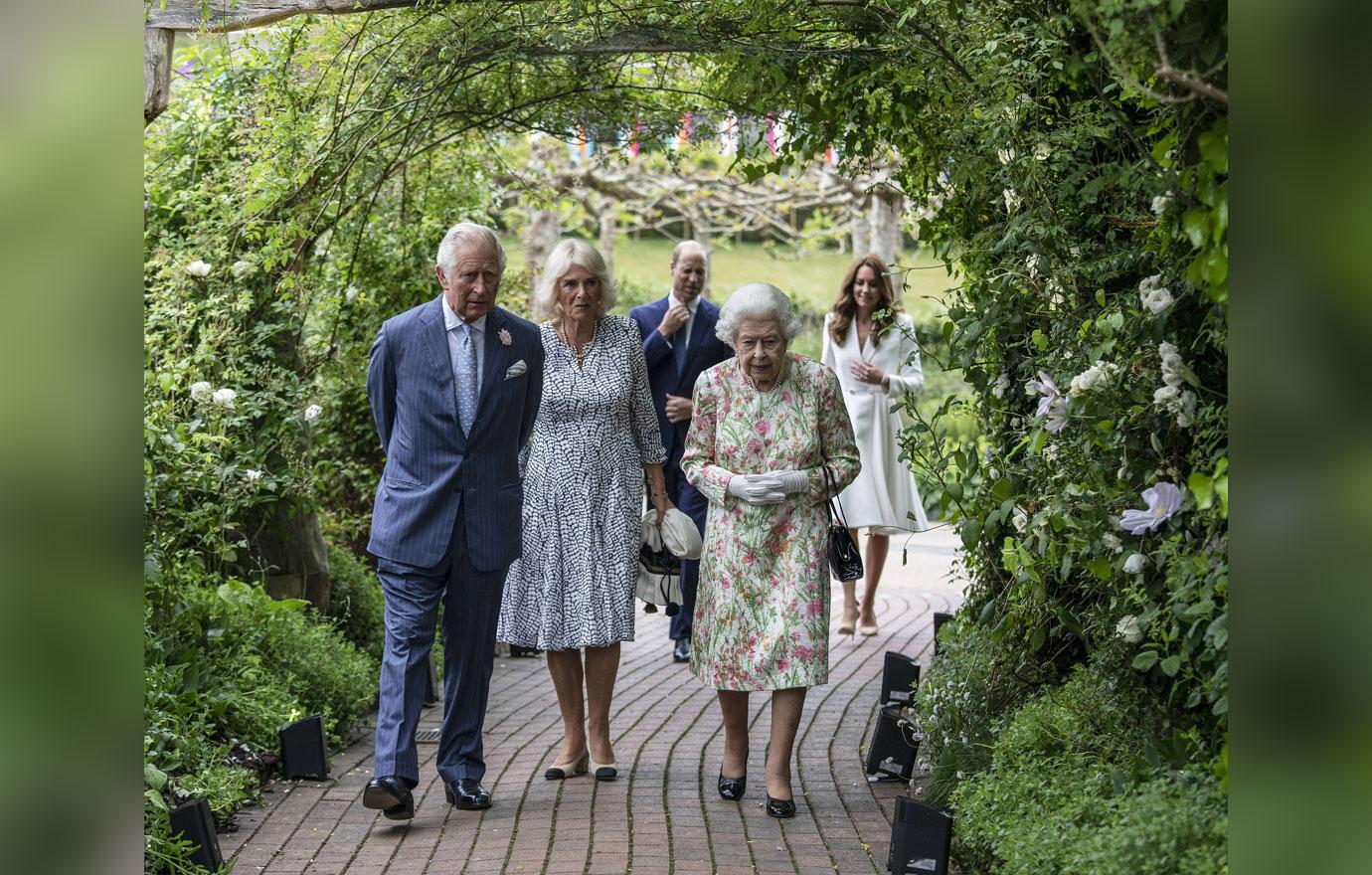 queen elizabeth and world leaders at the g summit