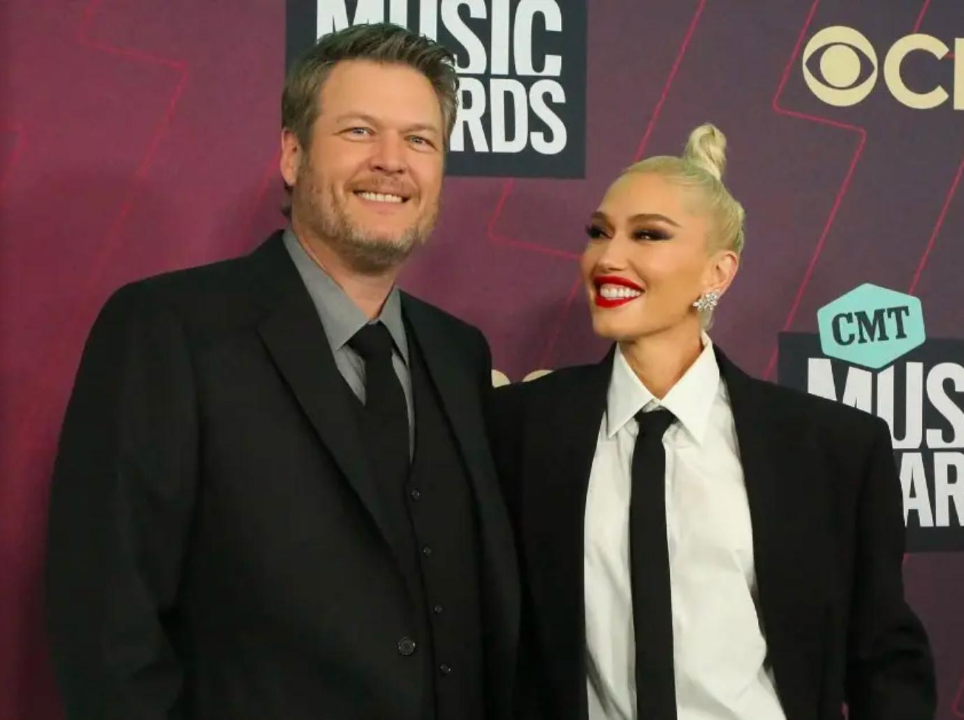 gwen stefani husband blake shelton spending new years eve apart