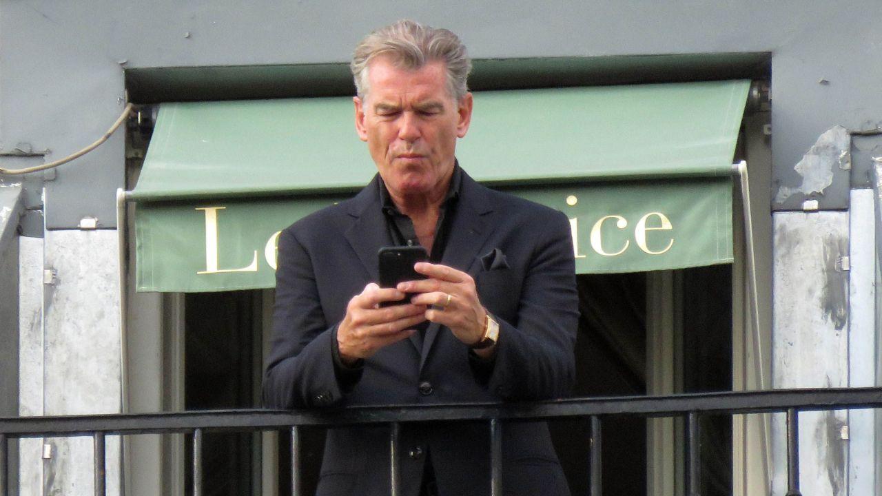 Image of Keely Shaye Smith and Pierce Brosnan maintain steady domestic routines.