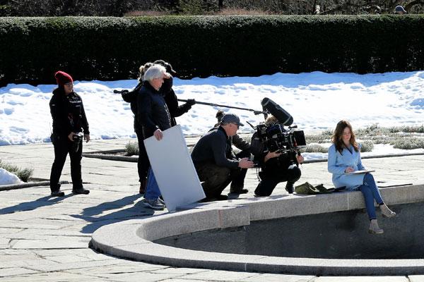 pregnant emily blunt filiming the girl on the train