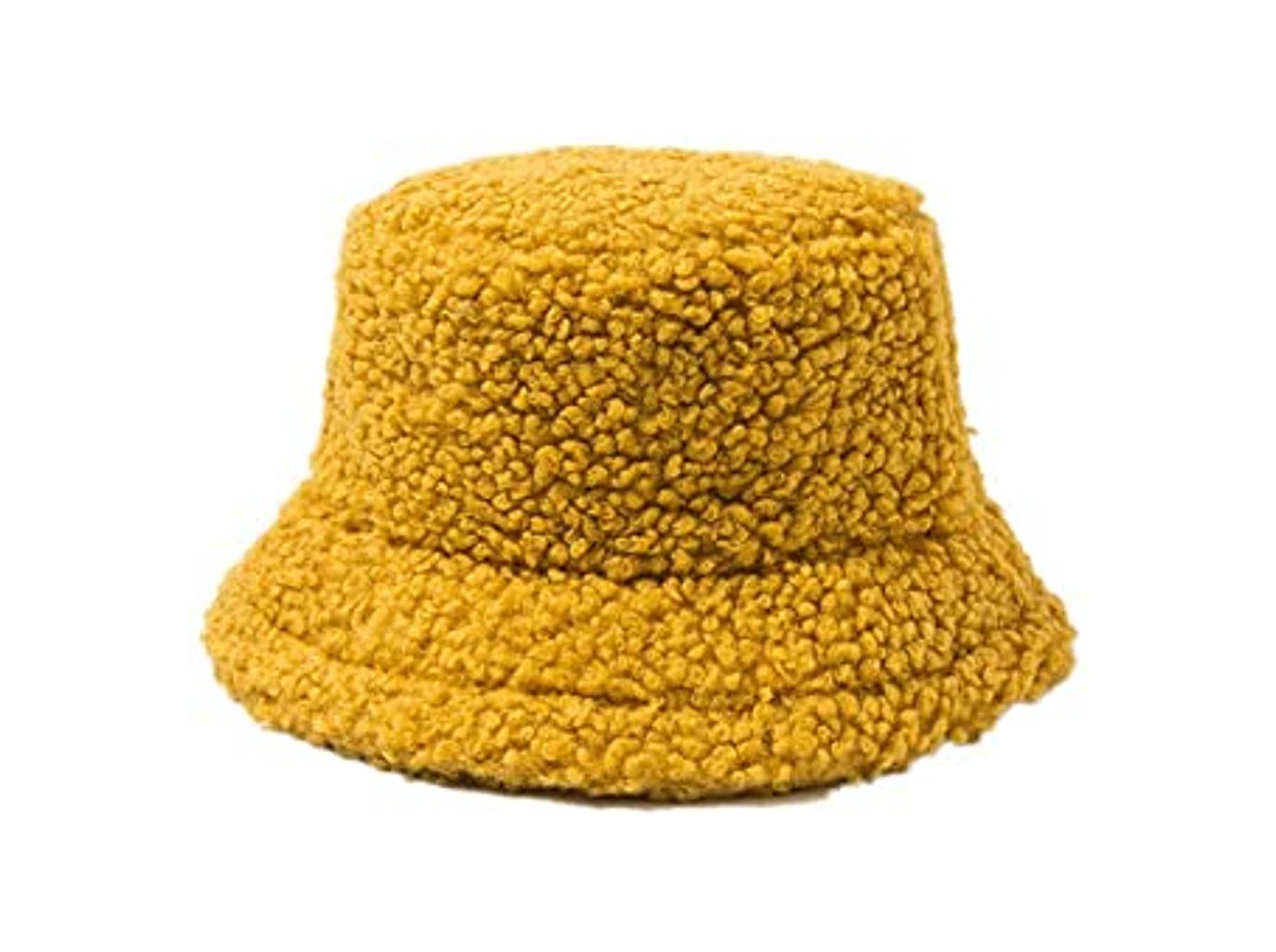 Así se lleva en invierno el sombrero 'bucket hat' que arrasó en verano  (palabra de Gigi Hadid)