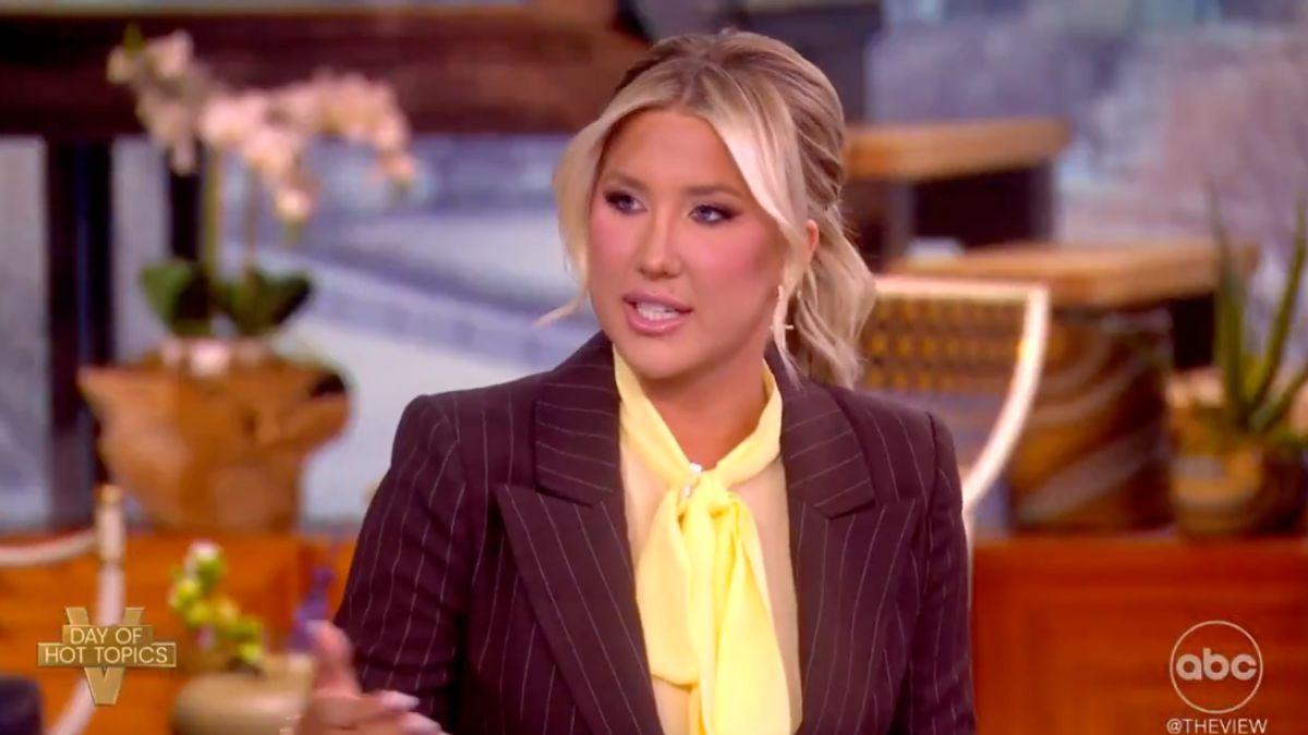 Photo of Savannah Chrisley defended RFK Jr.'s position.