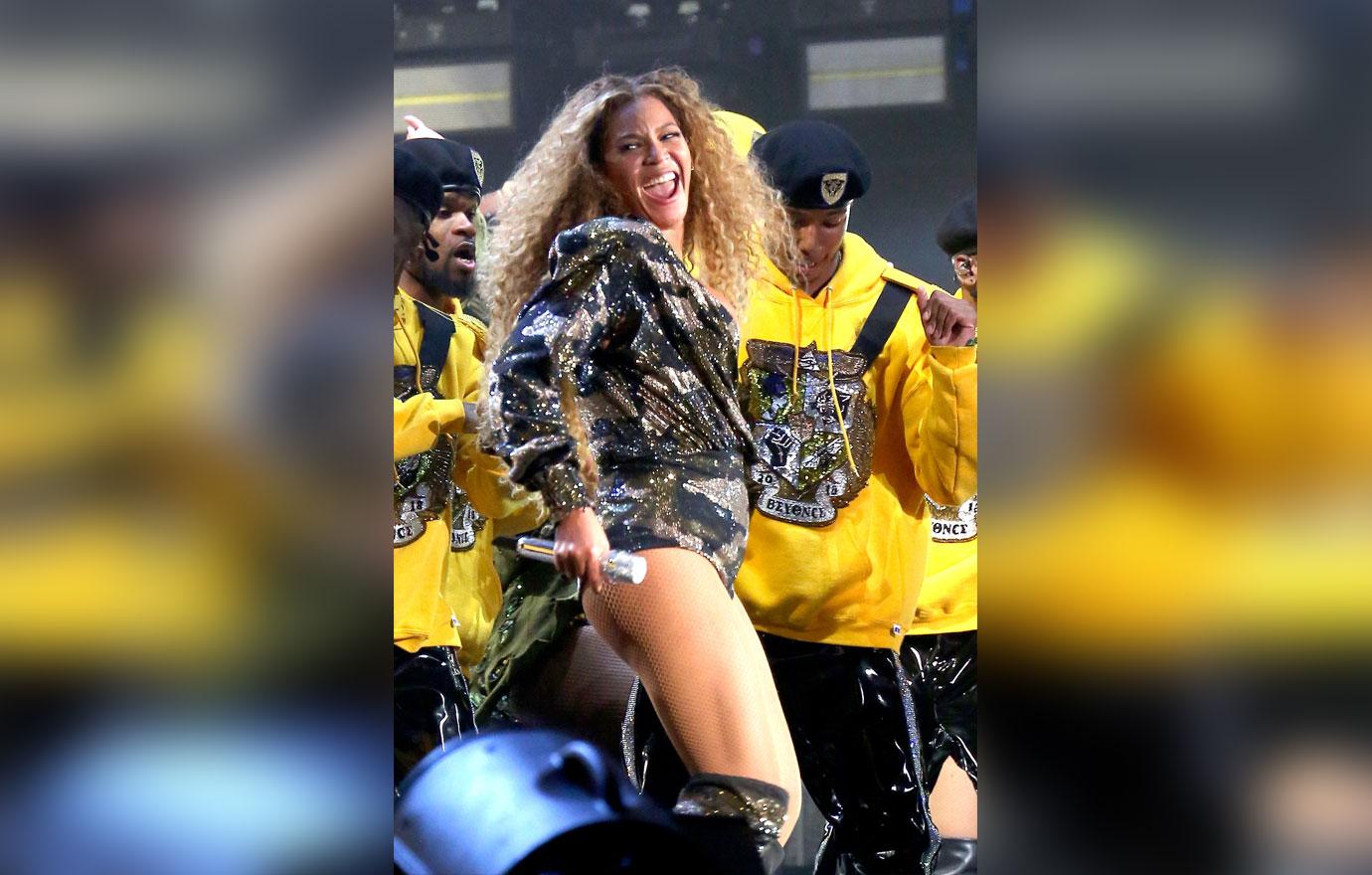 Fans react Beyoncé near nude photos 4