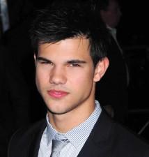 2009__12__wenn5390296 214×225.jpg