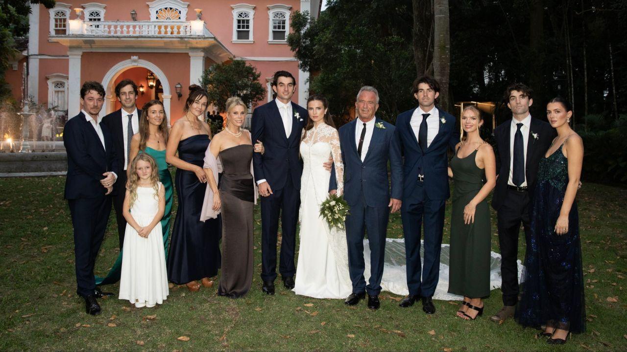 Photo of RFK Jr. posed with his family. 