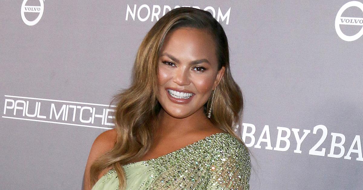 chrissy teigen lavishing celebrity pals with gifts to get back on their good sides following bullying scandal