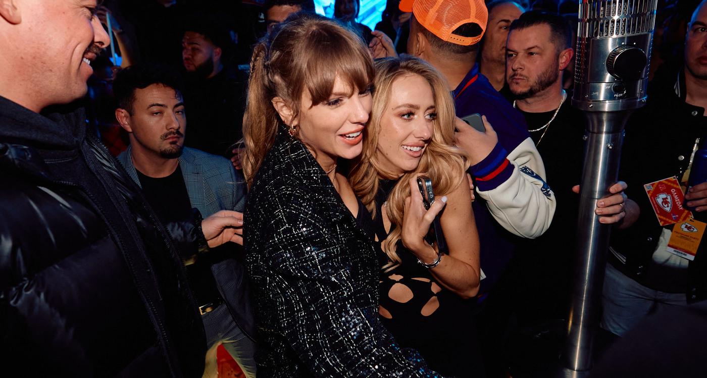 taylor swift brittany mahomes hugging baby bump