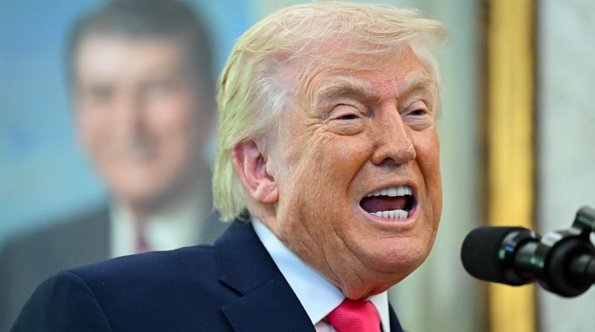 Top Doctor Diagnoses Donald Trump's Worsening Signs Of 'Dementia'